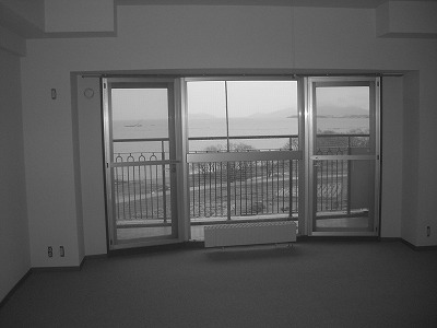 床のカーペットも張替済みです。