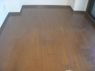 色落ちや傷がめだちます。