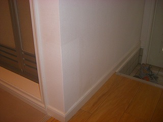 パテで形をととのえ部分張替しました。