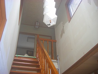 ほとんど捲り終わっていますが、５メートルの吹き抜けです。