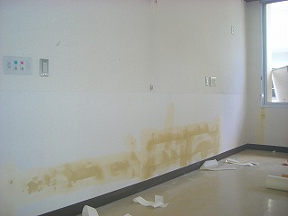 ボード部分張替えし、下地補修しました。