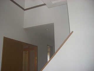 特に酷い汚れではありませんが、築年数なりの汚れが見られます。